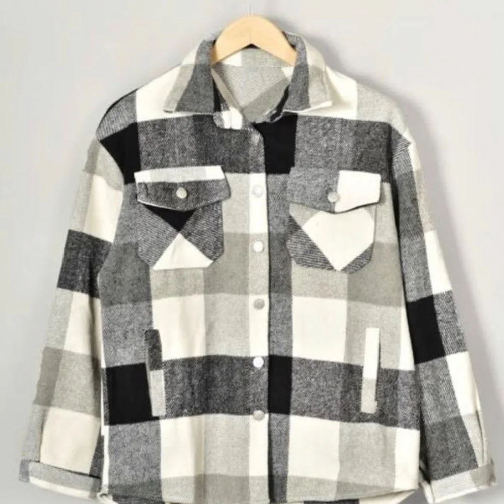 Coat -Oversize plaid button coat, Size Small, Excellent Condition - Picture 3 of 14
